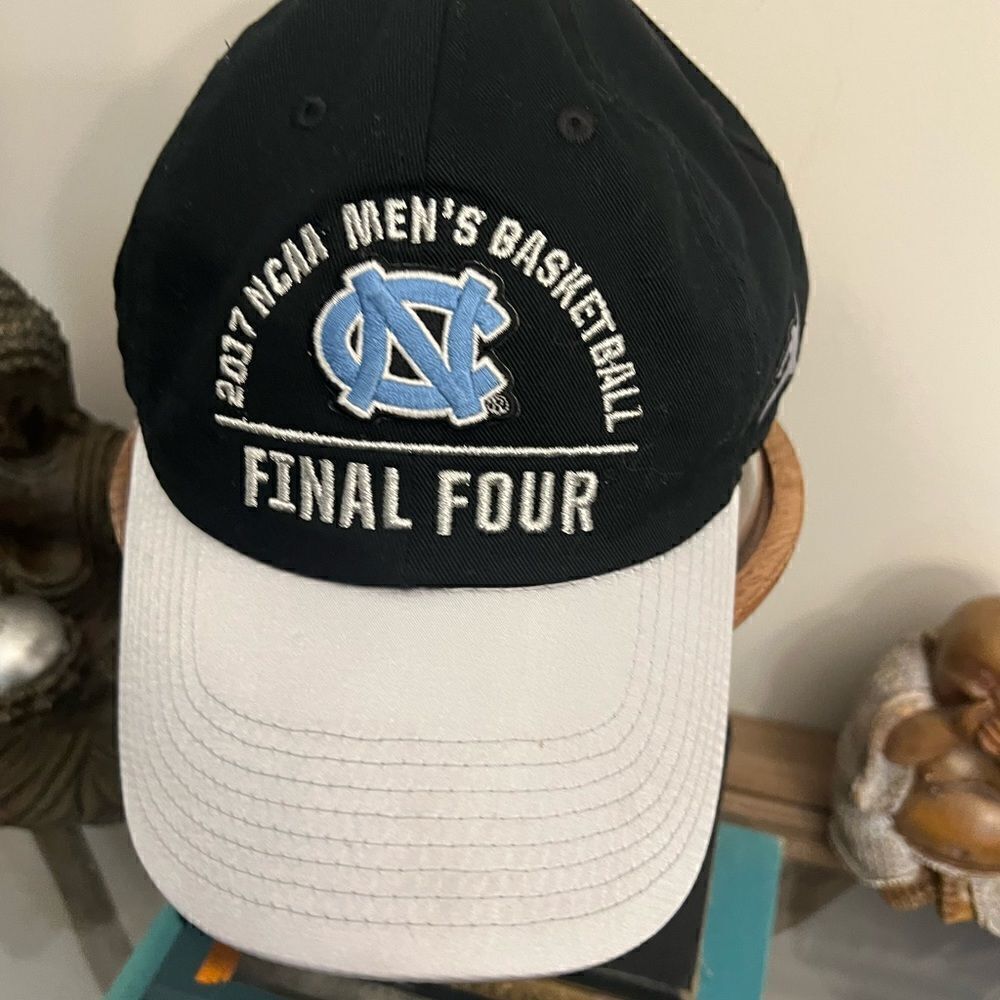 Men’s Nike 2017 NC NCAA Men’s Basketball Final Four National Champions SnapBack - Picture 2 of 8